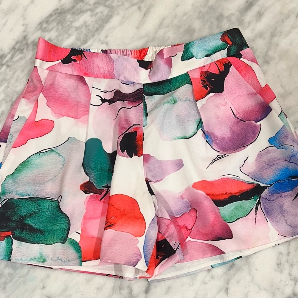ASKARI Floral High waisted shorts